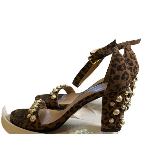 Stuart Weitzman Morepearls Leopard sandal Pearl embellishments Size  5.5 - Picture 5 of 7